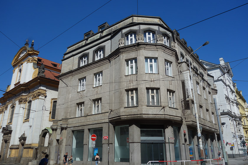 The corner of Dům Diamant.