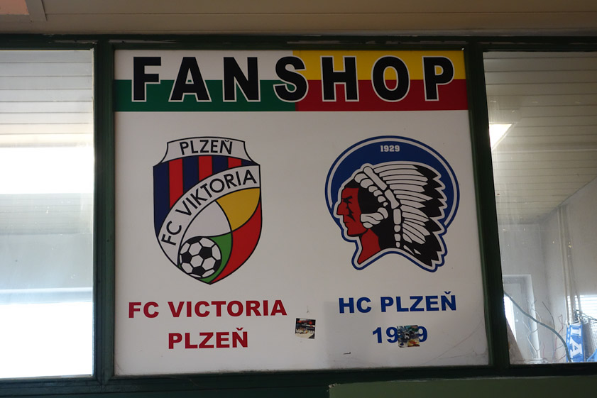 Given the controversy over the name of the Washington Redskins, I was amused to see an Indian used as the symbol of a hockey team in Pilsen. I later realized this Indian appears on the shoulder patch of the US 2nd Infantry Division, one of the units that liberated Pilsen in May 1945.