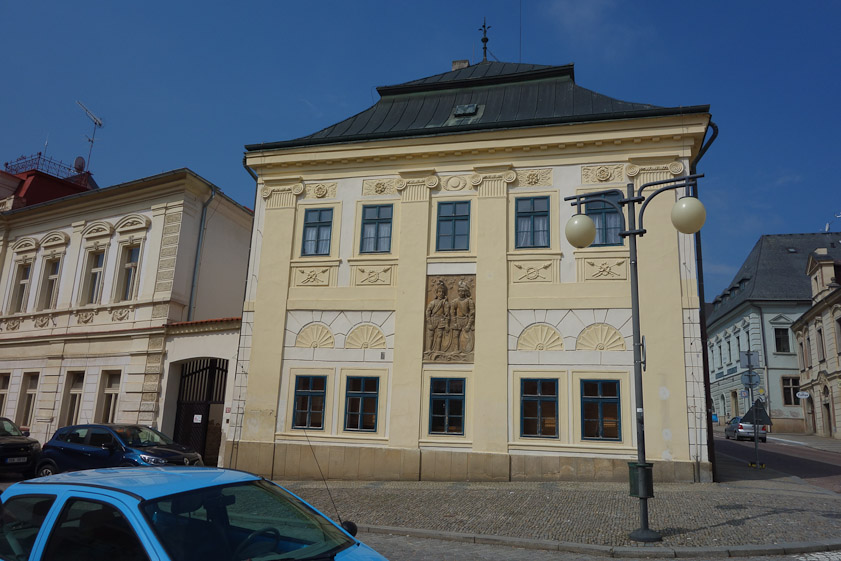 A building facing the Gothic fountain.