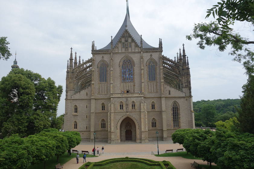 The west front of St. Barbara and one bay were added 1884-1905.