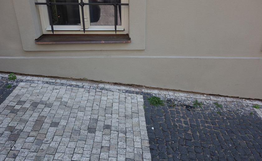 There's a lot of up and down hill walking for a tourist in Prague. This 6º sidewalk was the way up to the Castle from our hotel.