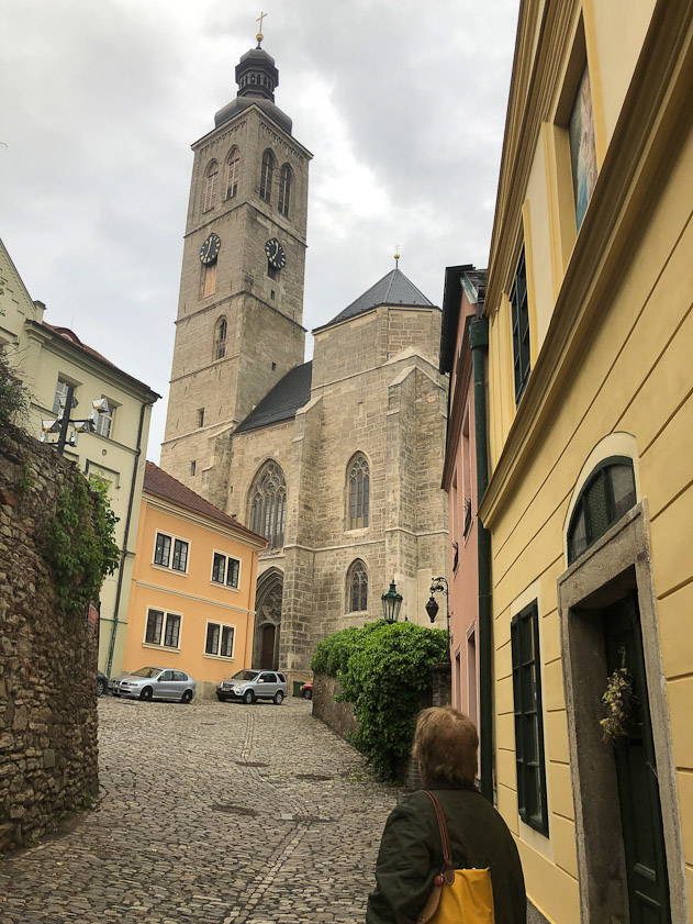 Arriving at Kutna Hora, we took a taxi to Cafe Penzion Havlicek, close to the church of St. James.