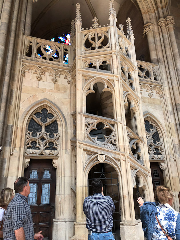 Stairway in the north aisle to the cathedral treasury (5 on the plan).