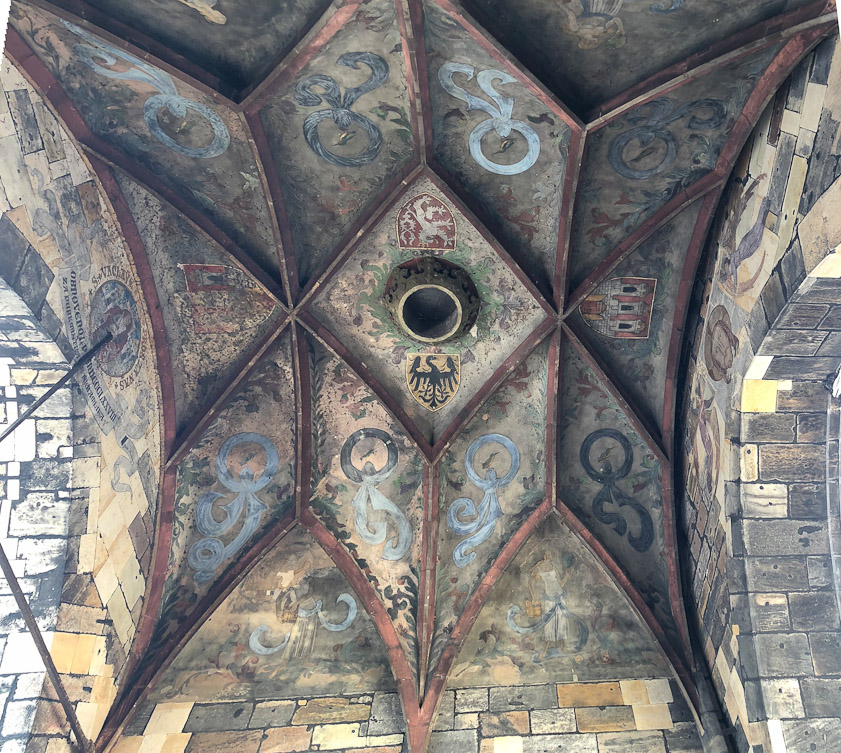 The vault over the road onto the bridge.