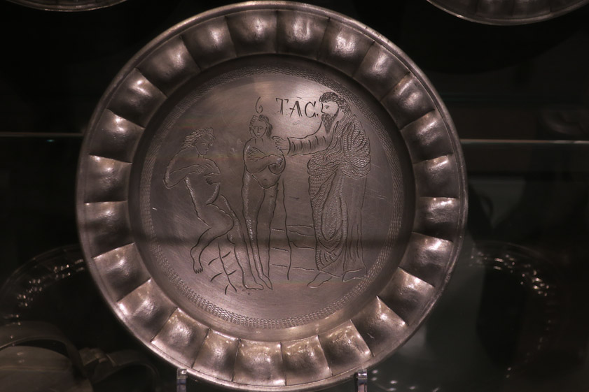 On the sixth day God created woman (among other living things). These plates were in the Karlovy Vary Museum, with quite good exhibits.