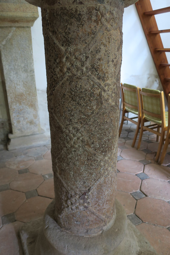 The column supporting the balcony has a chros-cross pattern.