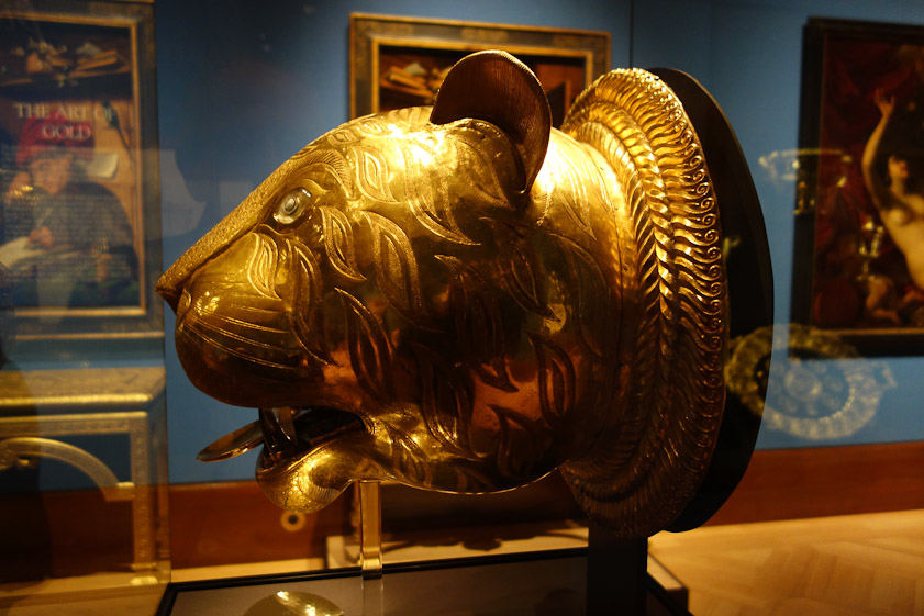 The next day we visited the Queen's Gallery in Buckingham Palace to see a show about gold. This head of a tiger was brought back from India when British forces defeated its owner,Tipu Sultan, ruler of Mysore.