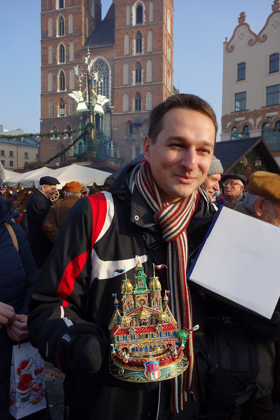 An adult entrant with his small szopka.