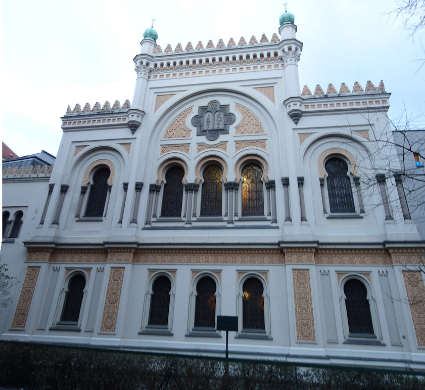 One side of the Spanish Synagogue
