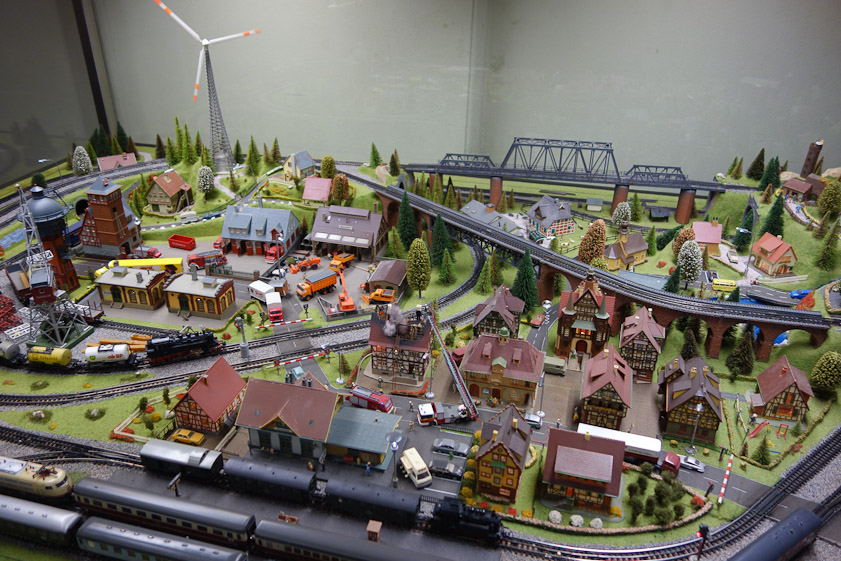 For 1 € you can play trains in the Dresden Neustadt Station