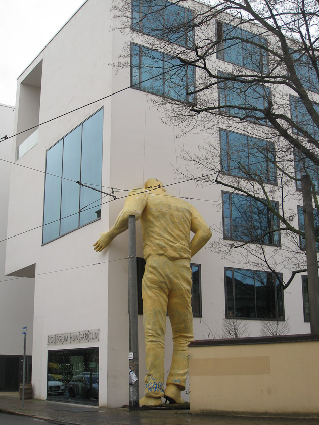 A more modern building near Humboldt Universtiy.