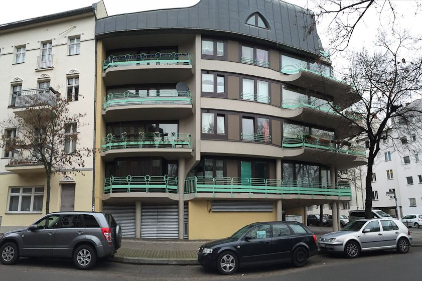 A building with more modern style in Charlottenberg.