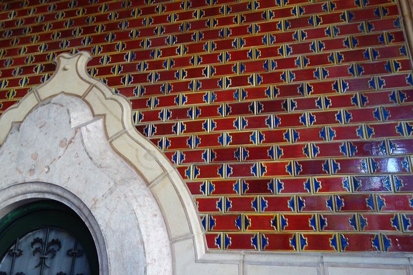 The walls of the entrance.