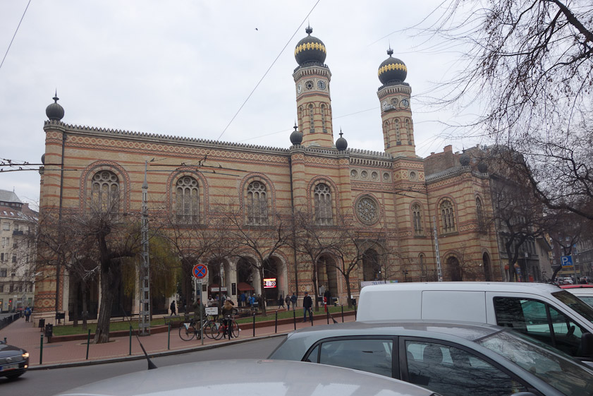 Dohány Street Synagogue, built 1854-59 to designs in Moorish Revival style by the Viennese architect Ludwig Förster.