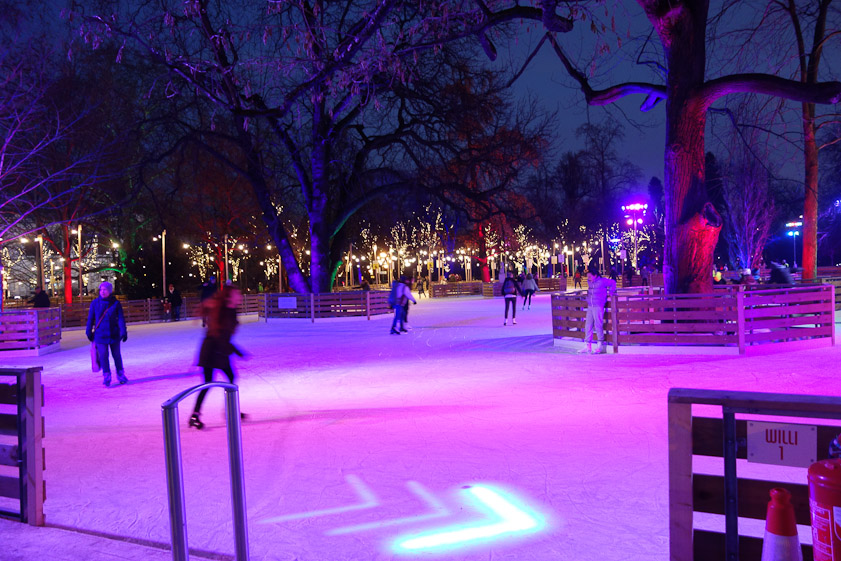 A large area in the park in front of the Vienna Rathaus had been converted into a skaing rink with changing colored lights.