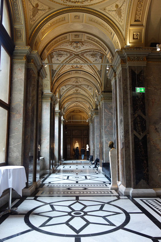 On our thrid day in Vienna we went to see Old Masters in the Kunsthistorisches Museum (KHM). It was built 1891 by Emperor Franz Josef to house the Hapsburg family art collection. The building as well as the art is fabulous.