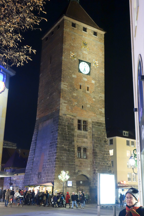 Later, we went shopping for Bär shoes near Weisser Türm. This dates from 1250, used to be part of the city walls, and functioned as a toll gate.