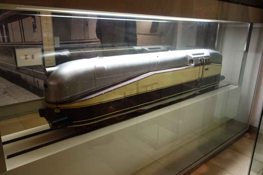 A model of the Class 61 coal-fired steam locomotive. 61 001 was built in 1935 and 62 002 was built in 1939 with a third cylinder. Both had a top speed of 175 km/hr and were used to pull a special passenger train, the  Henschel-Wegmann. It had no tender, but carried fuel and water internally.