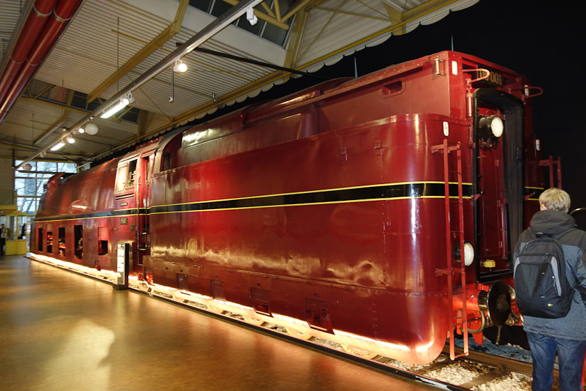 Class 05 operated with a separate tender to carry coal and water.