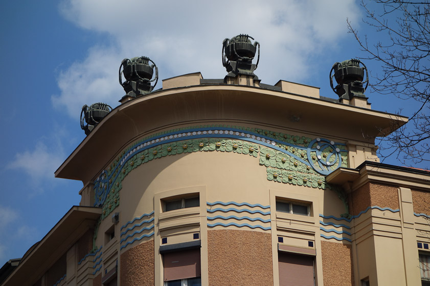 The ornamentaion at the corner was attractive.