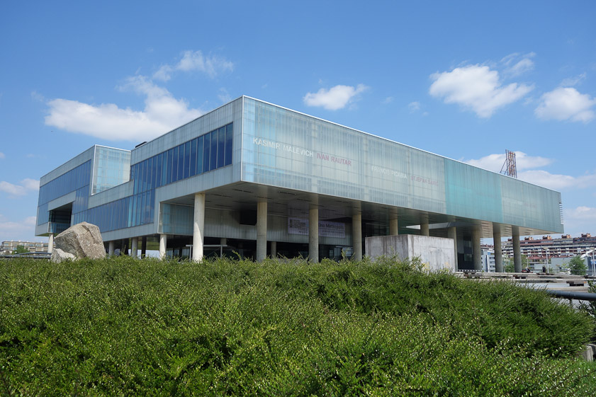 Our destination was the Museum of Contemporary Art. It's an impressive building with  a collection of impressive breadth, but it lacks operating funds. Facilities (lockers, a web app, plumbing) didn't work several art works were damaged, and there are almost no guards.