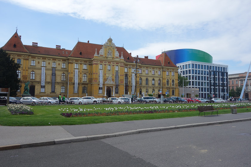 The Museum of Arts and Crafts and the School of Applied Arts and Design are across the street from the National Theater.