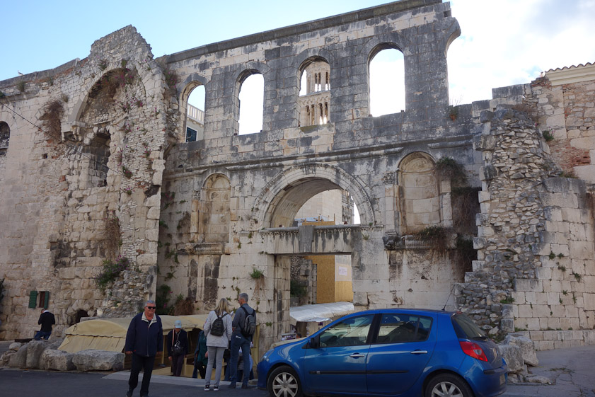 This is the east (Silver) gate, with a window of our hotel just visible through the leftmost arch at the top of the wall. When Robert Adam visited Split this entrance was completely closed.