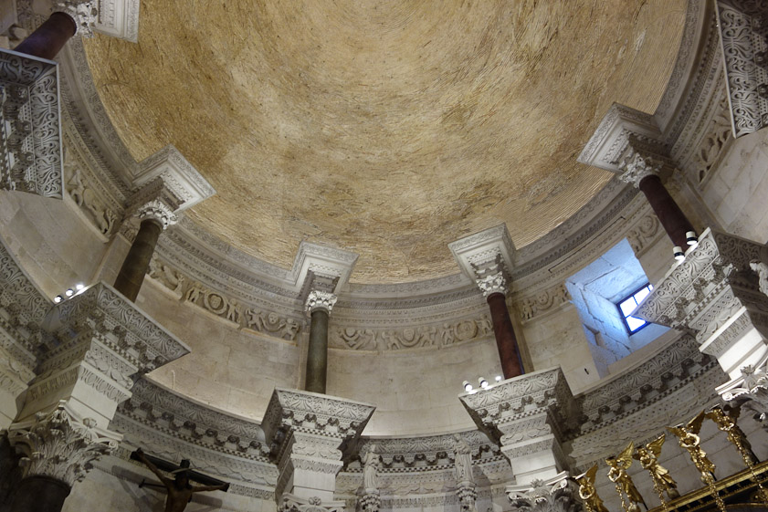 The gilt angels are over the entrance to the choir.
