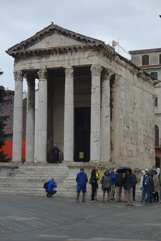 The Temple of Augustus bears a dedicatory inscription 