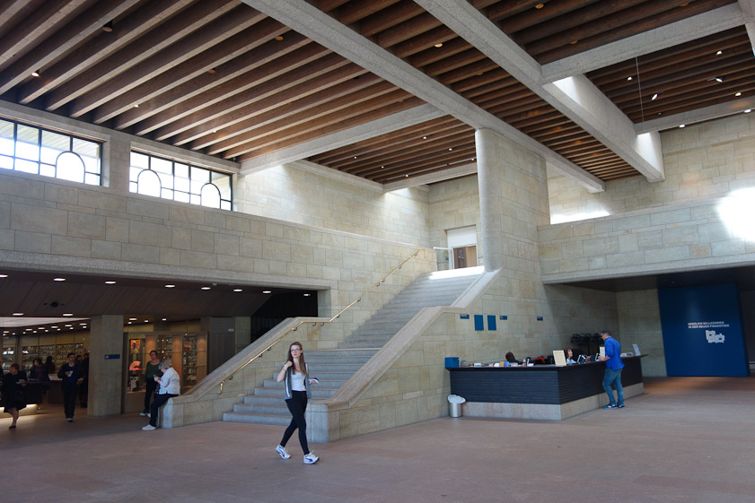 The Neue Pinakothek was built in 1981 after the building from 1853 was destroyed in WW II. It displays 18c and 19c art.