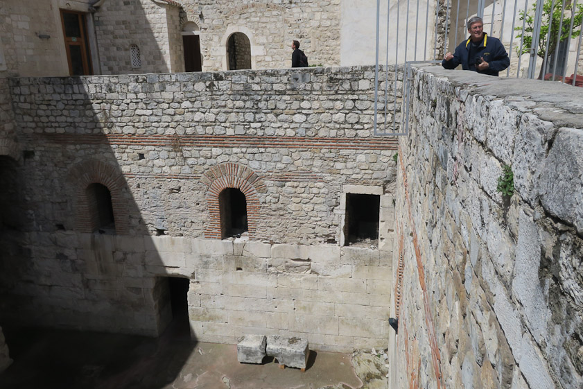 The basement (cryptoporticus) was exposed for some reason.