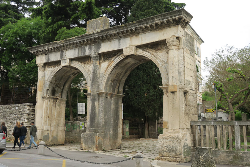 Pula has Roman ruins, including this 2c Twin Gate a block from our hotel.