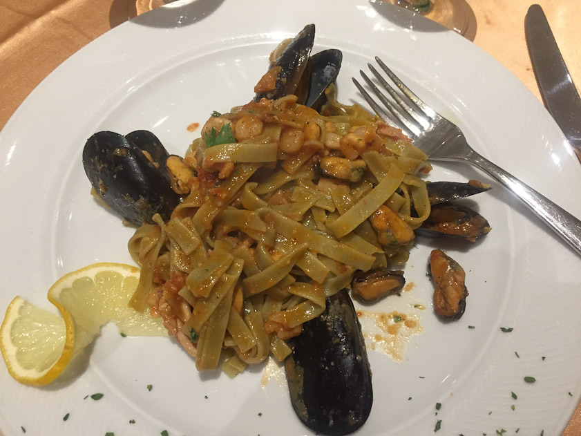 My dinner was even better. Spinach fettucine with mussels.