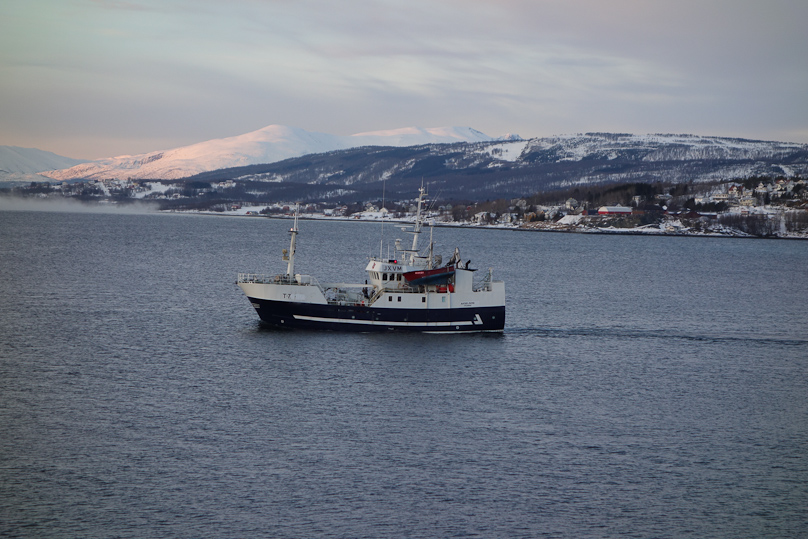 A fishing boat leaving Finnsnes.