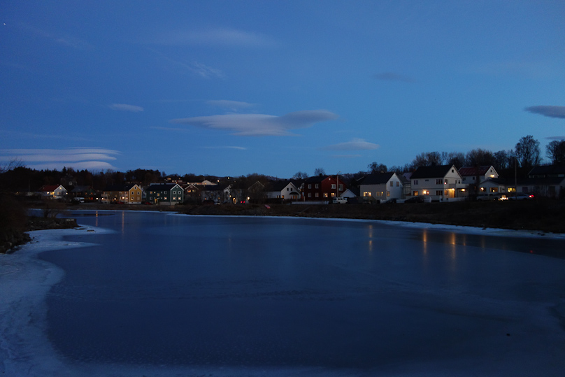 We had a short walk in Brønnøysund at 4:16 PM.