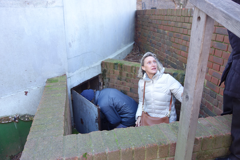 Entrance to the entrance hall is constricted.