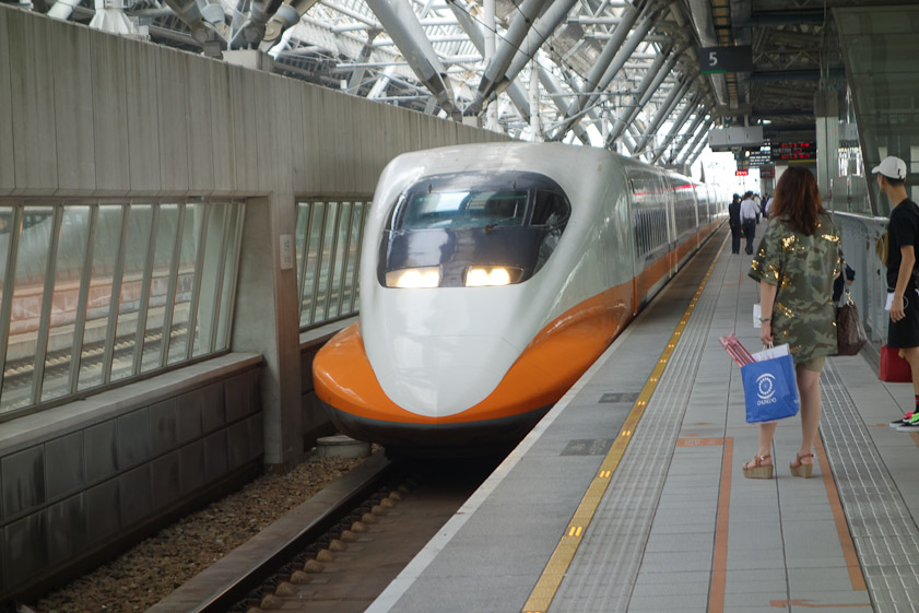 This telephoto (37.1 mm focal length) view of a THSR engine emphasizes the 