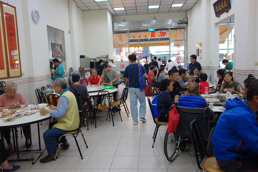 Interior of Ya Jiao Seafood Restaurant (鴨角活海產店 )