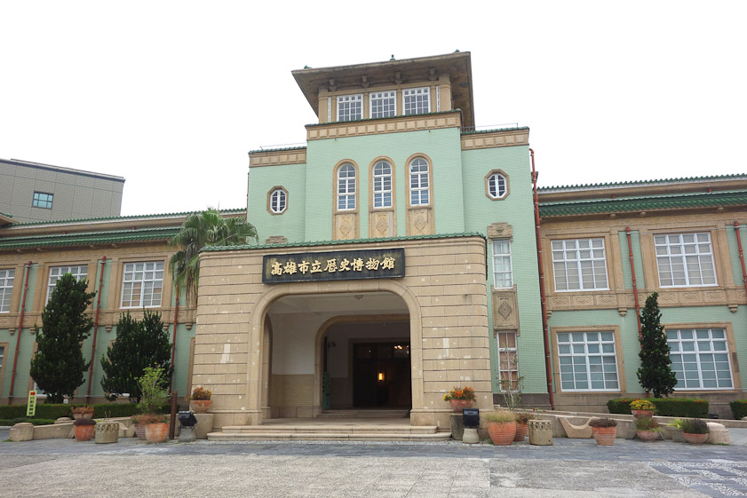 The Kaohsiung Museum of History was built by the Japanese in 1939 to be the  Kaohsiung City Hall.