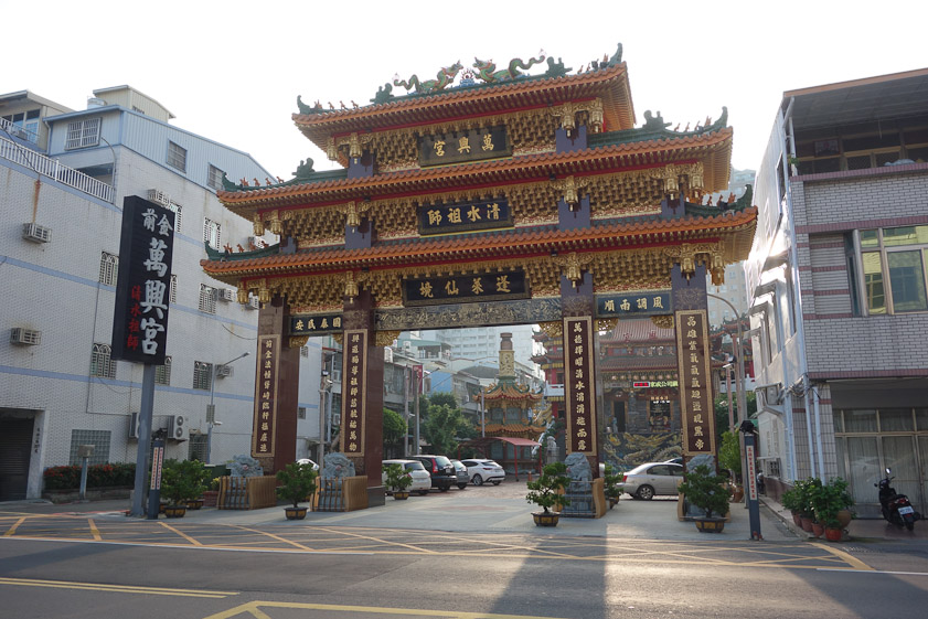 After the river cruise, we were looking for a temple marked on our map between the river boat landing and our hotel, but his wasn't it. It was huge and grand, and I think its name is Wan Xing Gong or Wan Xing palace. http://www.wxg.org.tw/