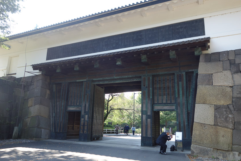 The main Tayasu Gate is at right angles to the previous gate. It was built in 1635 by Ieyasu Tokugawa, and is the oldest remaining part of the Imperial Castle.