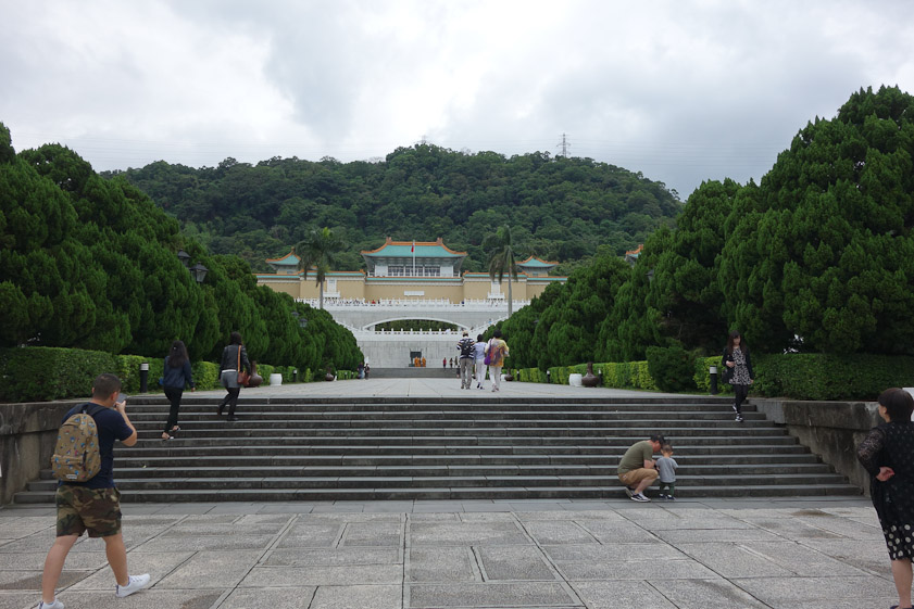 Lotsa stairs. The small orange dot in the center is the group of monks. They moved faster than we did. The dark space spanned by a low arch above them is the upper bus stop we didn't know about.
