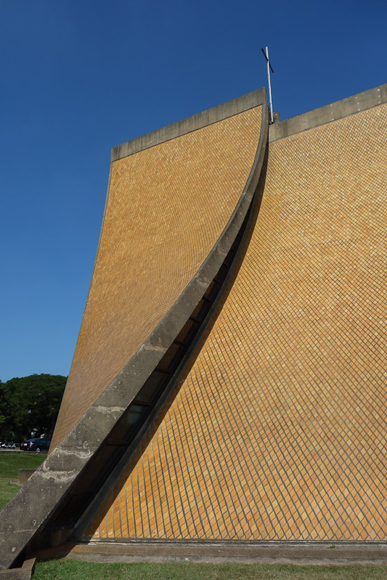 The chapel was designed by I.M. Pei in honor of the Presbyterian missionary Henry W. Luce (1868-1941), father of publisher Henry R. Luce.