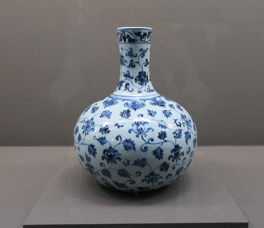 Vase with flowers decoration in underglaze blue. The Yongle emperor gave pieces like this to foreign dignitaries, such as from Tibet.