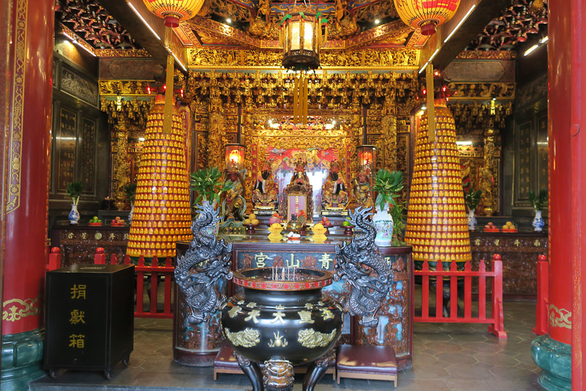 The main altar, with a brazier to hold burning incense and two tapering cylinders of red and yellow lighted arrays.