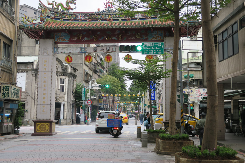 Gate near Qingshang temple.