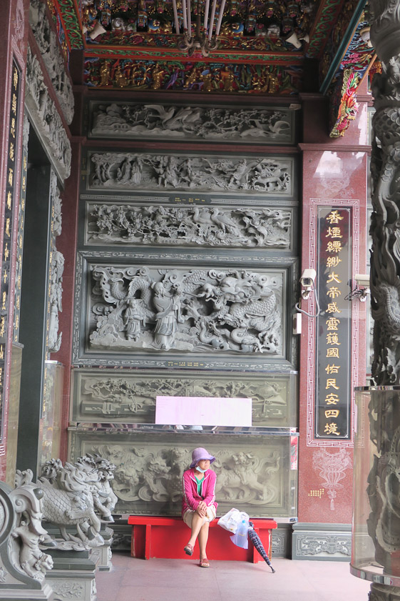 Fine carving proliferates in Cihji Palace.