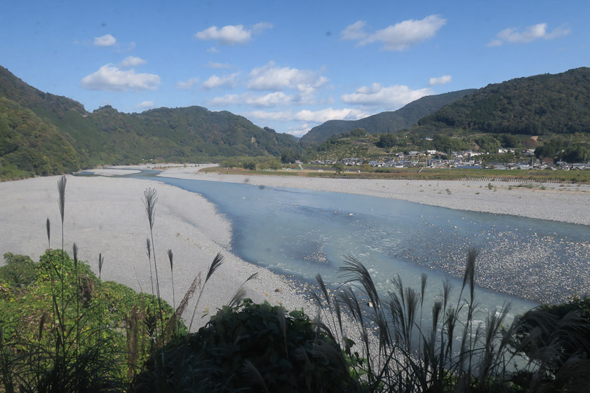 A lower stretch of the Oigawa