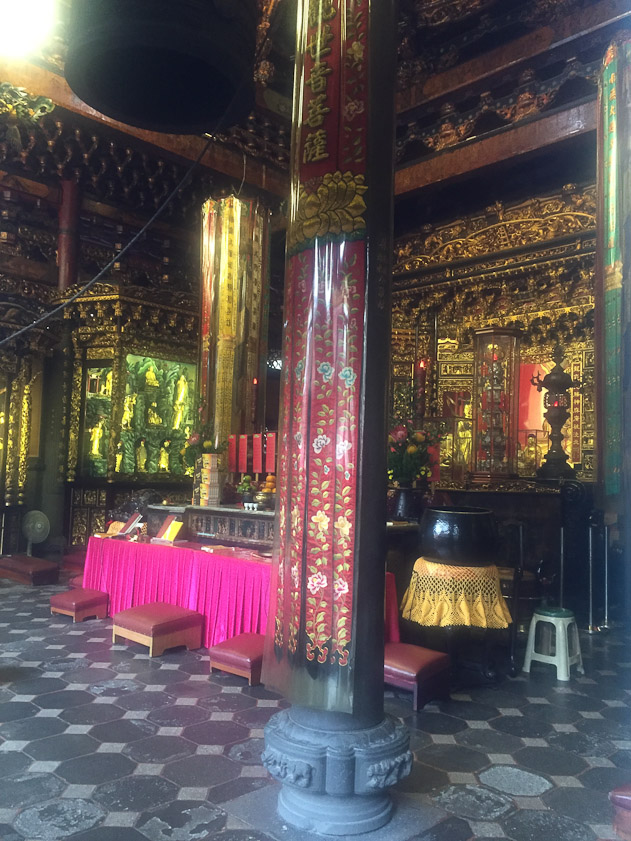 Worshippers do not enter the main hall at Longshan.