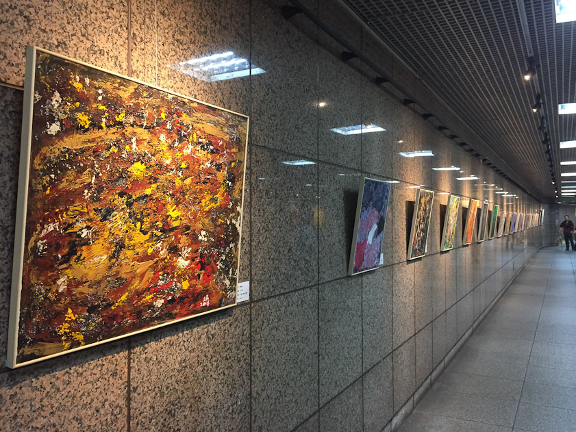 The Chiang Kai-Shek Memorial Metro station has an art gallery!